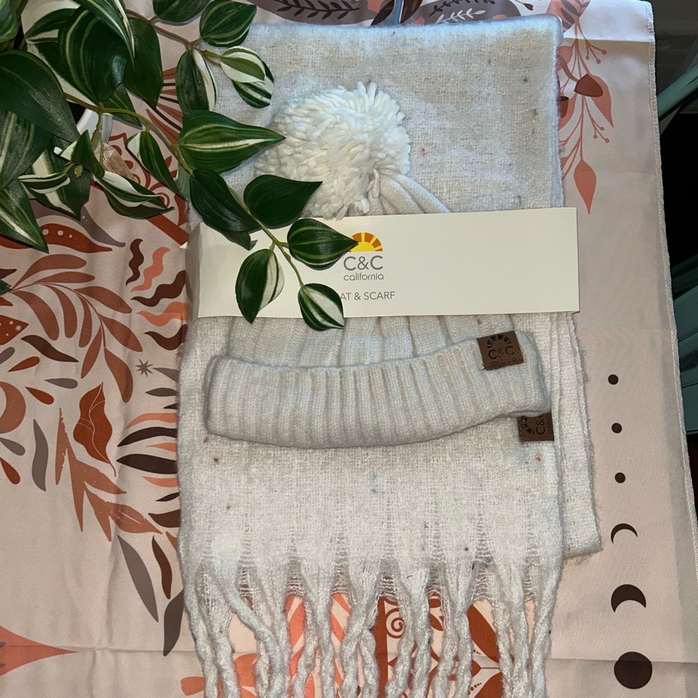 C&C CALIFORNIA CREAM KNIT HAT & SCARF SET